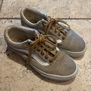 VANS Trujillo Khaki/white shoes Men’s 6 women’s 7.5 exc. used cond.